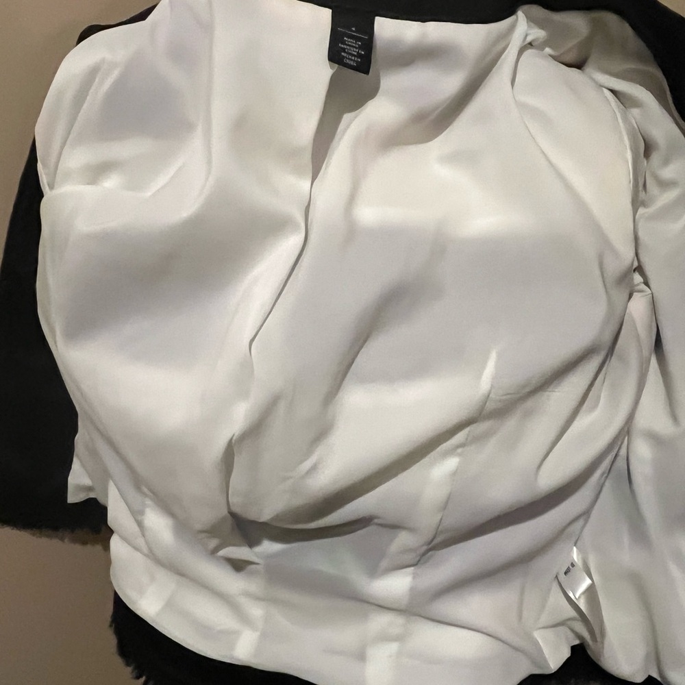 White House Black Market Monochrome Striped Blazer, size 4 - Picture 13 of 13